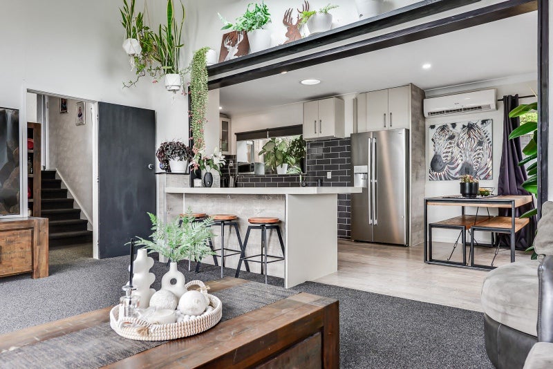 11 Caernarvon Street, Dinsdale, Hamilton - Carousel 2