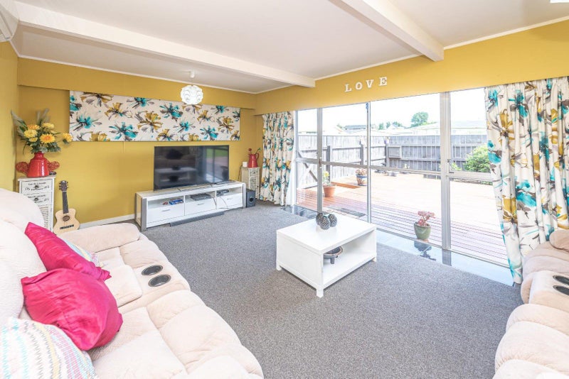 1 Cornwall Road, Springvale, Whanganui - Carousel 2