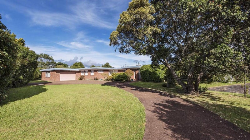 276 Te Atatu Road, Te Atatu South, Auckland - Carousel 1