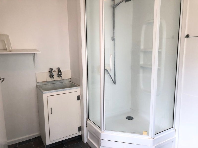 4/12 Strong Street, St Johns, Auckland - Carousel 6