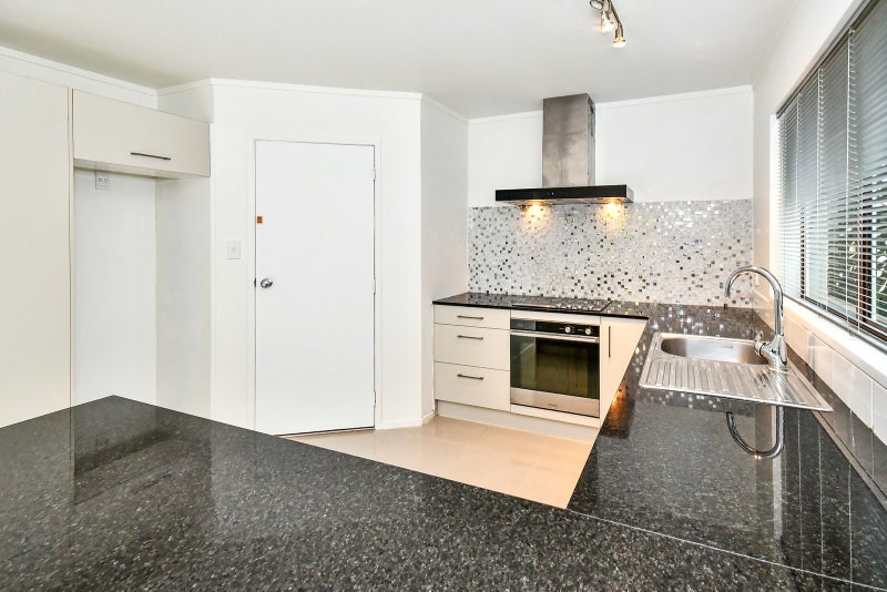 15 Honey Place, Weymouth, Auckland - Carousel 2