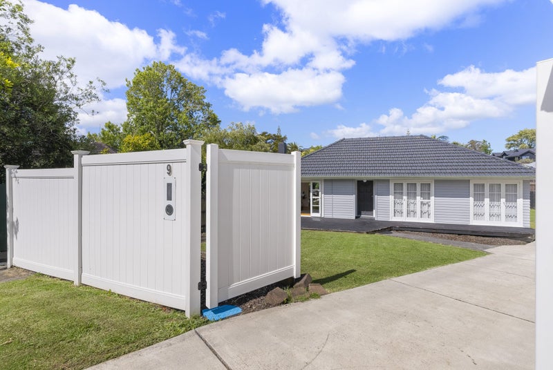 9 Glenford Lane, Te Atatu Peninsula, Auckland - Carousel 1