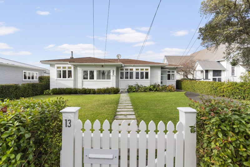 13 Dignan Street, Point Chevalier, Auckland - Carousel 1