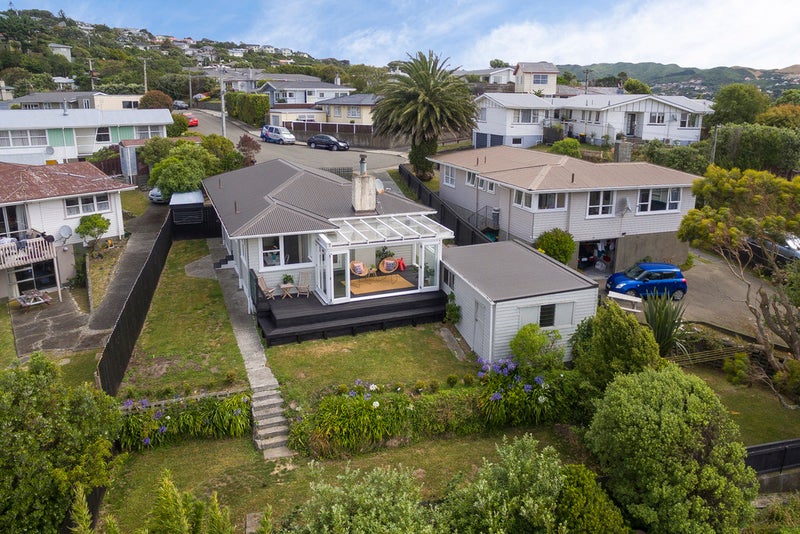 16 Diane Grove, Paparangi, Wellington - Carousel 20