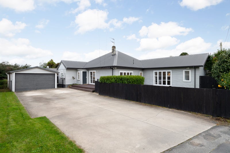 33 Hobson Street, Maeroa, Hamilton - Carousel 1