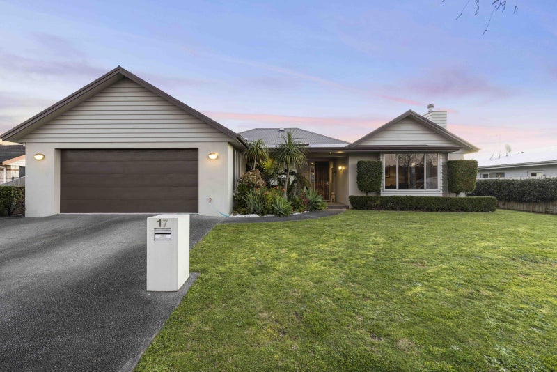 17 Barrington Drive, Huntington, Hamilton - Carousel 2