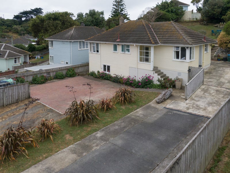 7 Downes Street, Titahi Bay, Porirua - Carousel 2