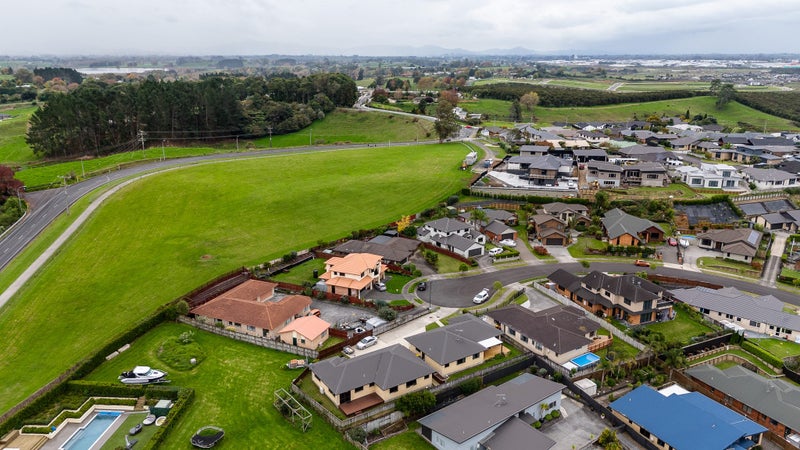 11B Sharaleigh Place, Grandview Heights, Hamilton - Carousel 11