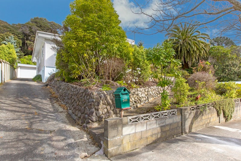 246 Waddington Drive, Naenae, Lower Hutt - Carousel 2