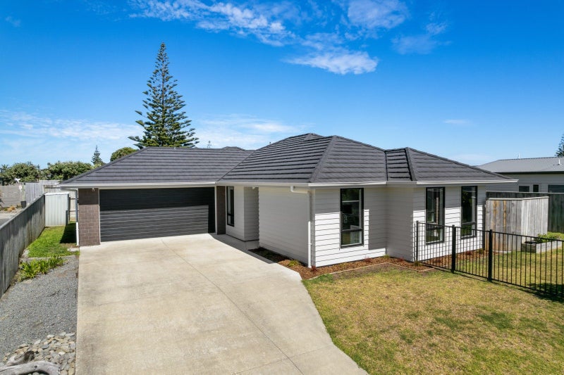 49 Seagrass Place, Otaki Beach, Otaki - Carousel 1