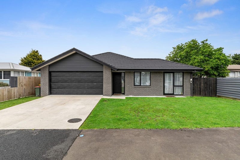 92 Bruce Avenue, Glenview, Hamilton - Carousel 1