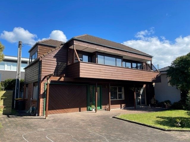 2/13 Saltburn Road, Milford, Auckland - Carousel 1