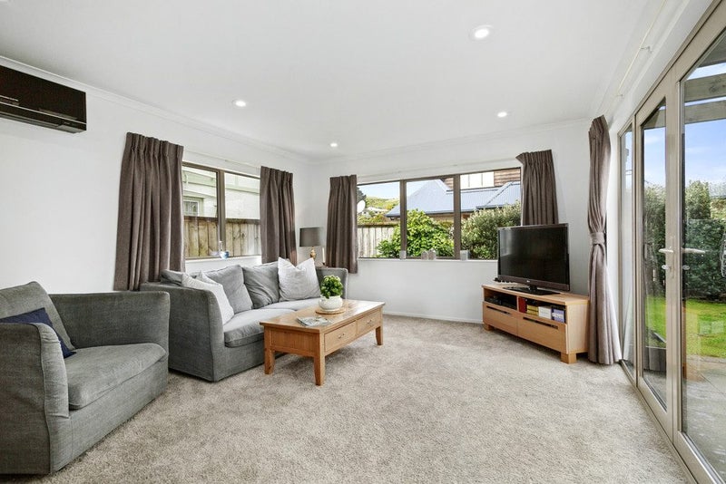 12 Cambridge Street, Tawa, Wellington - Carousel 2