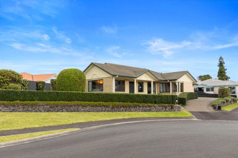 2 Burnt Oak Drive, Pyes Pa, Tauranga - Carousel 1