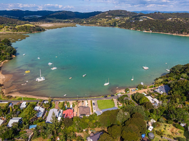 53 Natzka Road, Ostend, Waiheke Island - Carousel 1