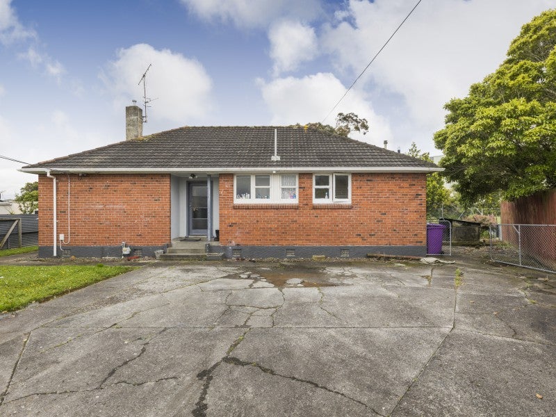 21 Bristol Crescent, Roslyn, Palmerston North - Carousel 1