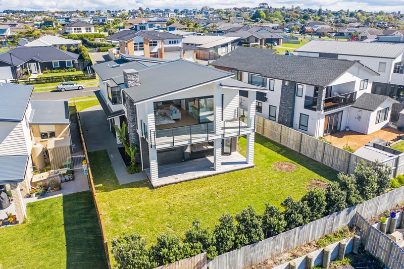 86 Intrepid Crescent, Beachlands, Auckland - Carousel 1