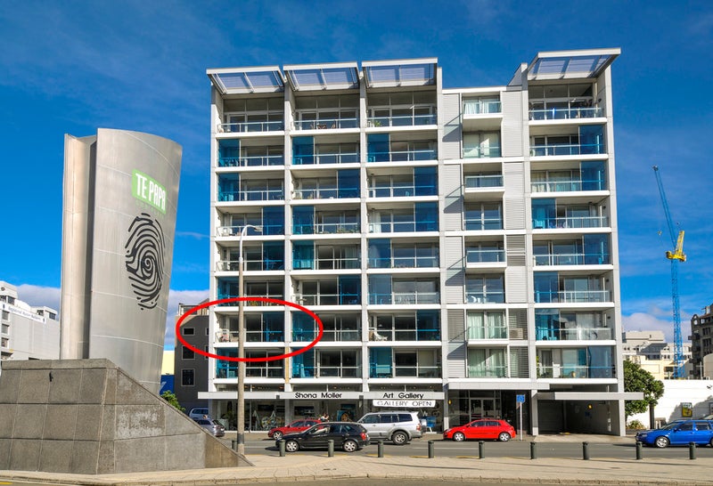 2A/42 Cable Street, Te Aro, Wellington - Carousel 2