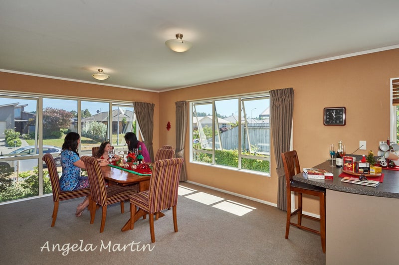 18 Meridian Grove, Kelvin Grove, Palmerston North - Carousel 1