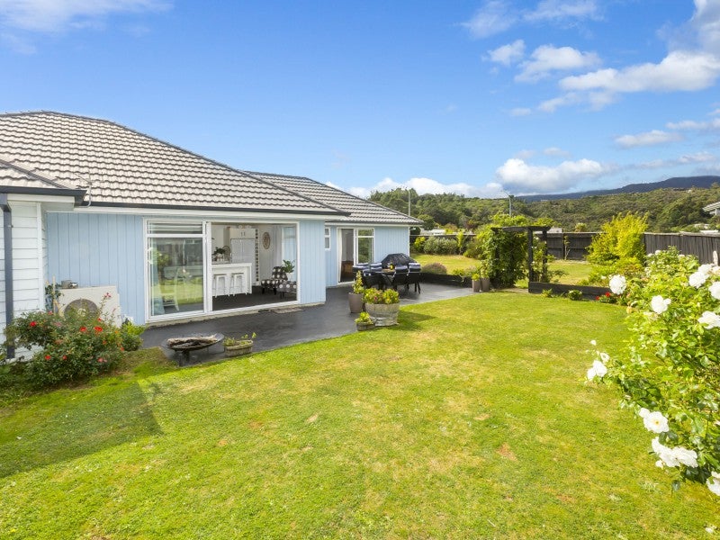 4 Citrine Grove, Timberlea, Upper Hutt - Carousel 1