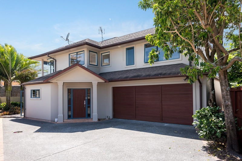 1/4 Rogers Avenue, Eastern Beach, Auckland - Carousel 1