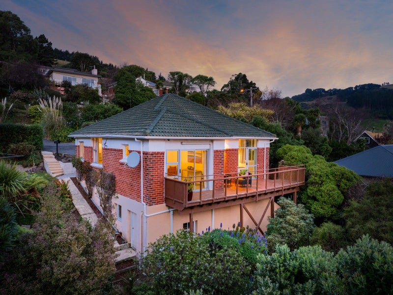 22 Wharfdale Street, Macandrew Bay, Dunedin - Carousel 1