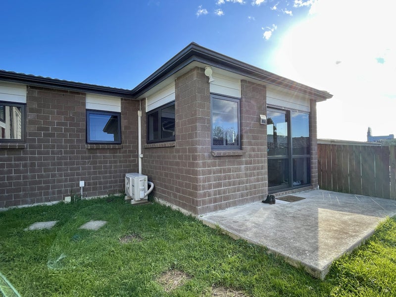 91 Everglade Drive, Totara Heights, Auckland - Carousel 1
