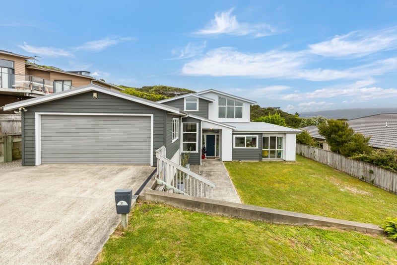 31 Aspiring Terrace, Aotea, Porirua - Carousel 1