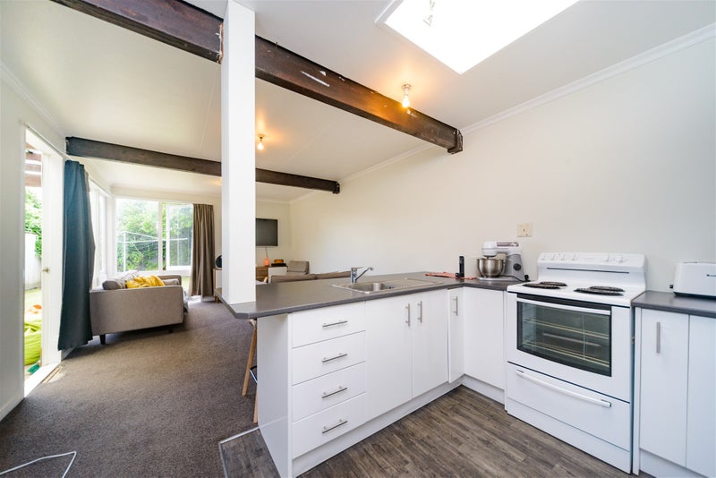 12 Westmere Place, Takaro, Palmerston North - Carousel 2