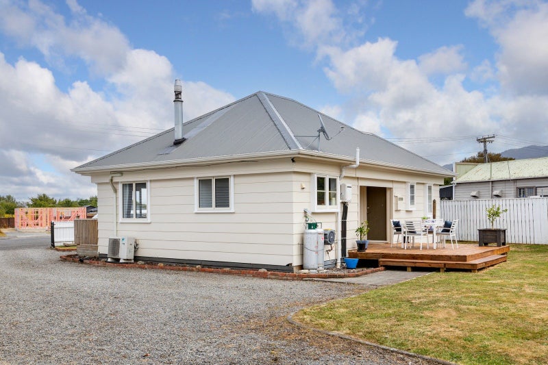 93 Fox Street, Featherston - Carousel 12
