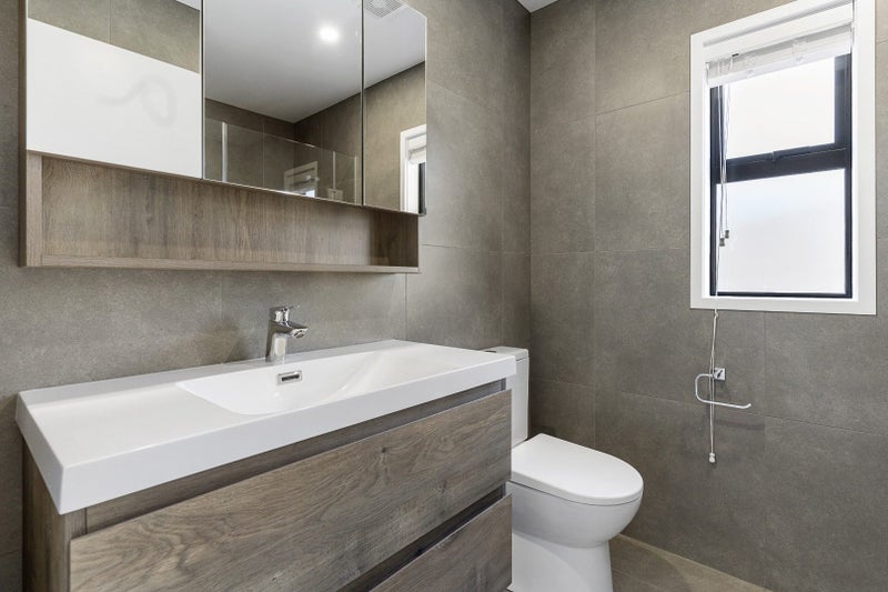 2D Stokes Avenue, Te Atatu Peninsula, Auckland - Carousel 2