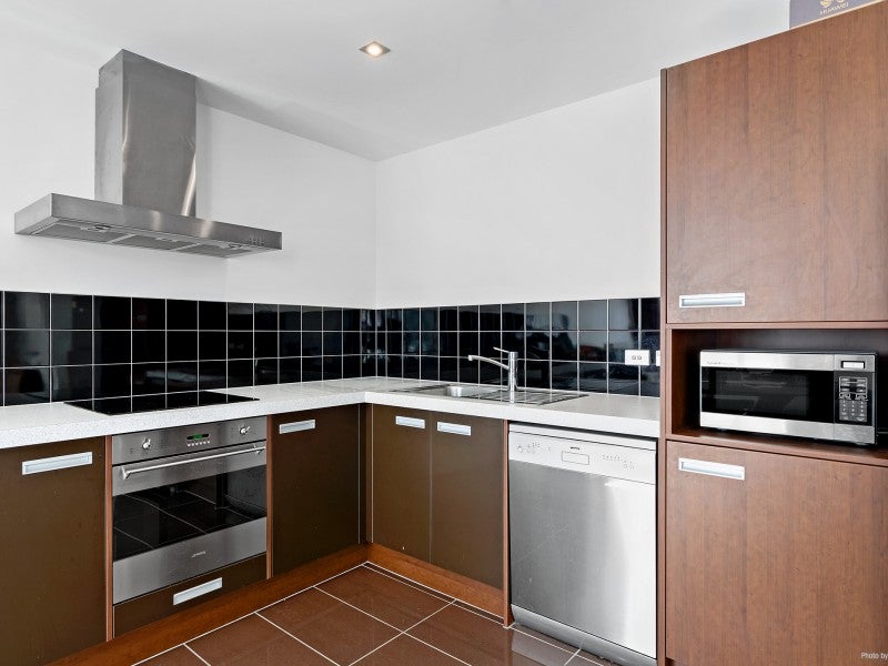 6L/10 Lorne Street, Te Aro, Wellington - Carousel 2