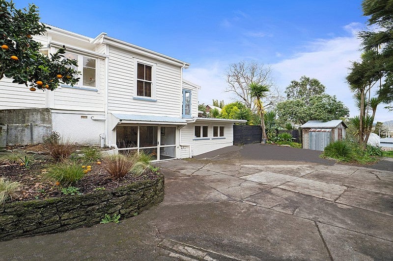 17 Awaroa Road, Sunnyvale, Auckland - Carousel 1