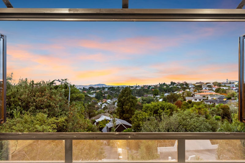 2/8 City View Terrace, Birkenhead, Auckland - Carousel 2