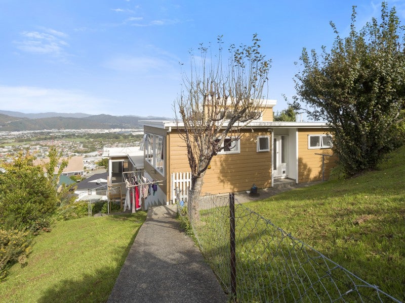 2 Chestnut Grove, Maungaraki, Lower Hutt - Carousel 2