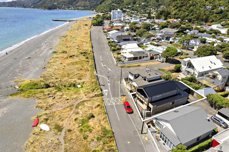 133 Marine Parade, Eastbourne, Lower Hutt - Carousel 2