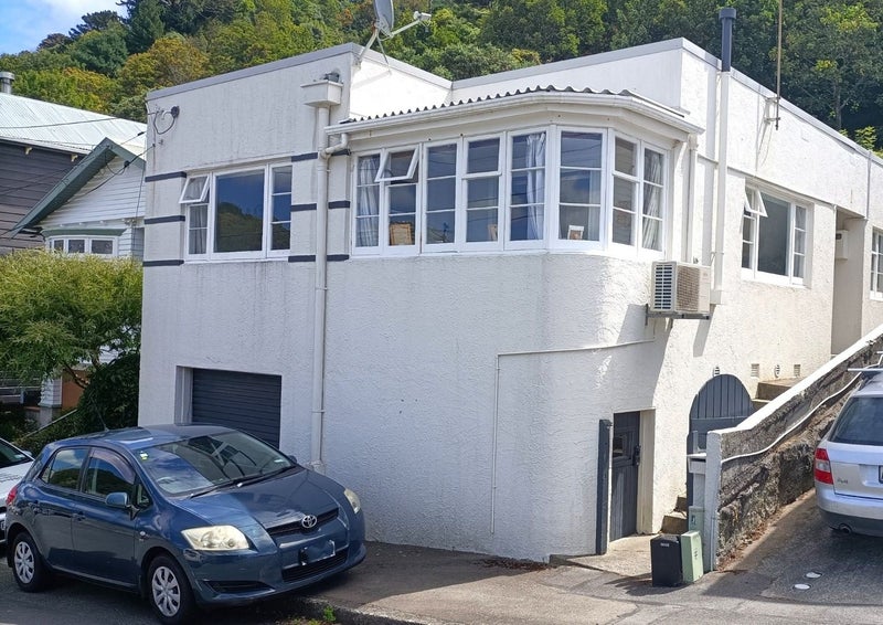 9 Upper Lewisville Terrace, Thorndon, Wellington - Carousel 1