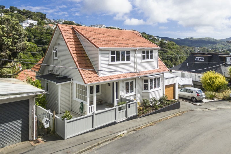 12 Moana Road, Kelburn, Wellington - Carousel 1