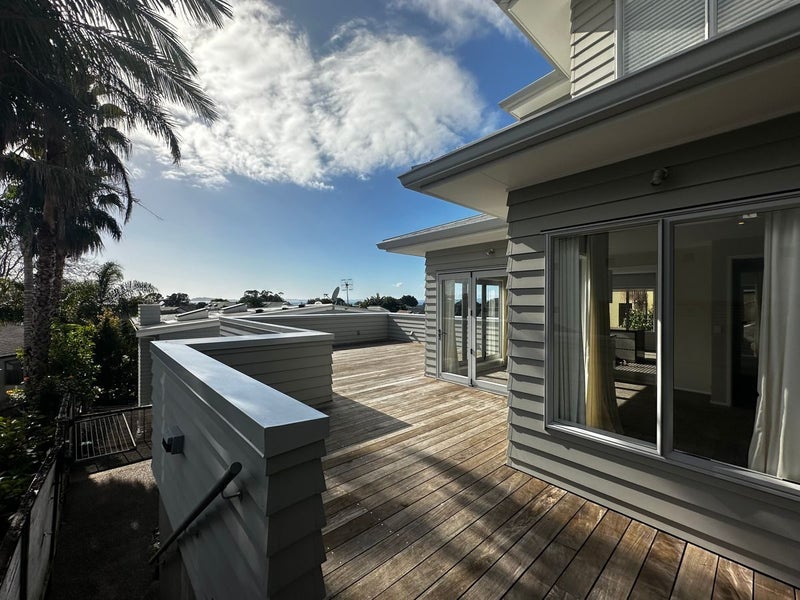 28 Oakwood Grove, Eastern Beach, Auckland - Carousel 2