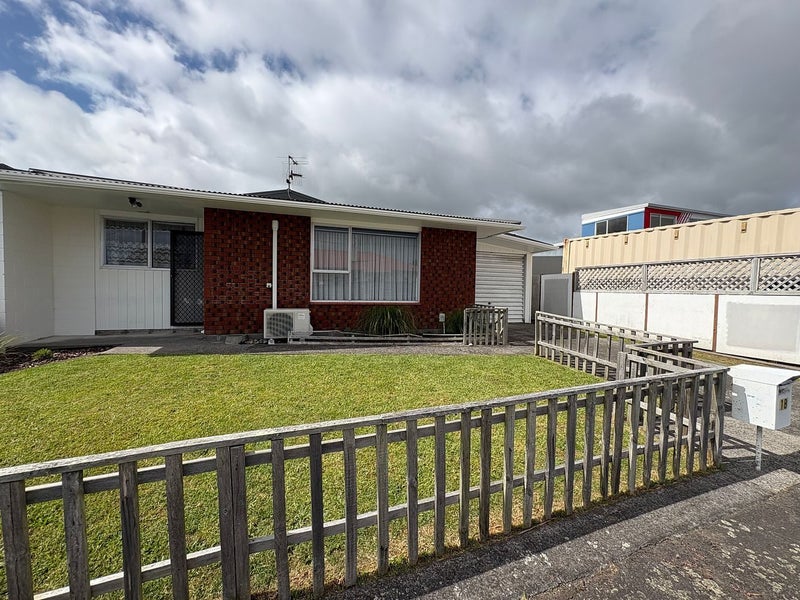 1B Saltash Street, Upper Vogeltown, New Plymouth - Carousel 1
