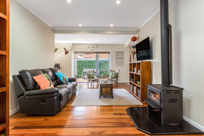 13 Main Road, Titahi Bay, Porirua - Carousel 2