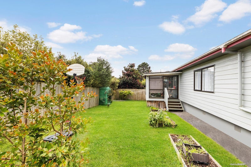 128A Lynwood Road, New Lynn, Auckland - Carousel 1