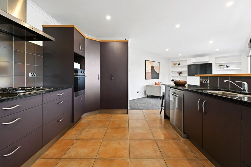 8 Takapu Place, Huntington, Hamilton - Carousel 2