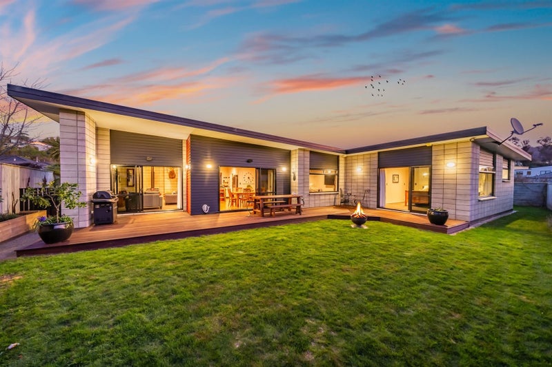 14 Resolution Drive, Whitby, Porirua - Carousel 1