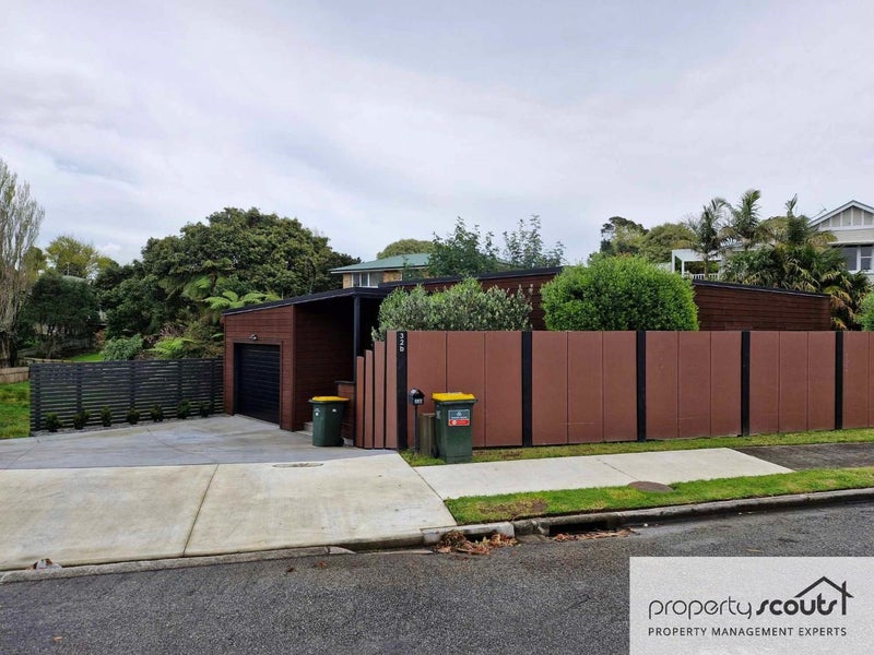 32B Waiwaka Terrace, Strandon, New Plymouth - Carousel 1
