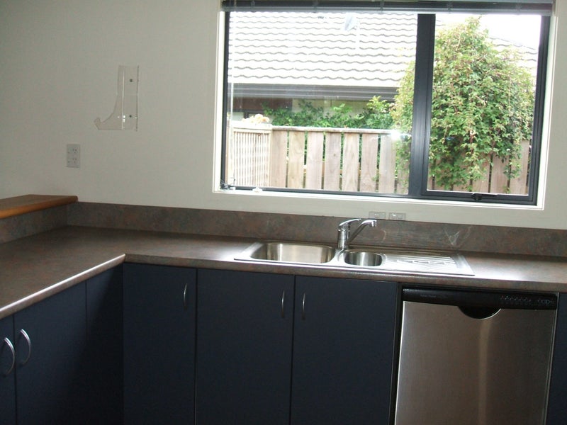 15 Lorna Irene Drive, Raumati South, Paraparaumu - Carousel 2