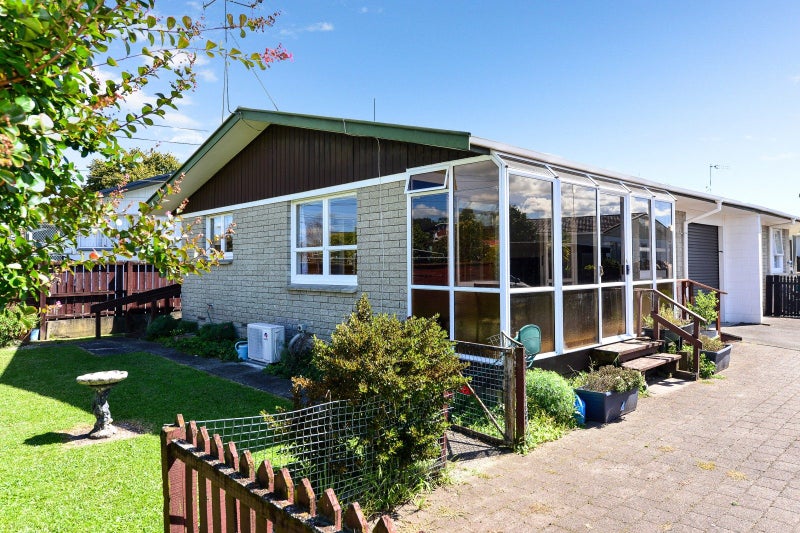 13A Lewis Street, Glenview, Hamilton - Carousel 1