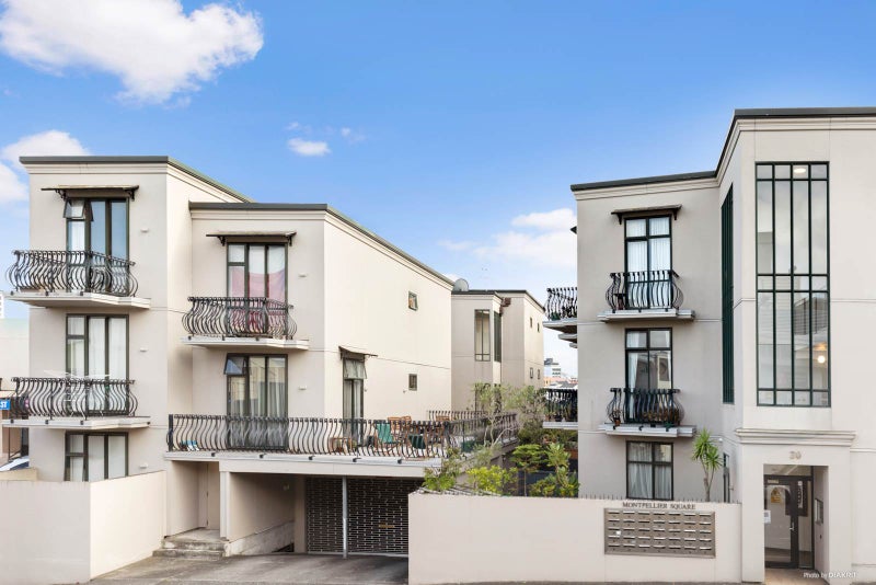 1J/30 Randolph Street, Newton, Auckland - Carousel 1