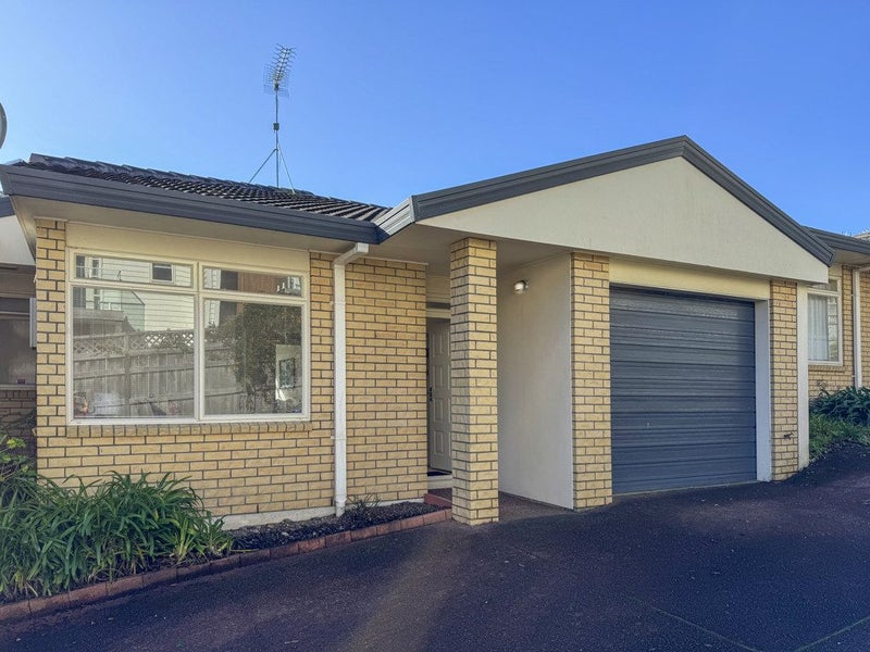 2/1 Gleanor Avenue, Oteha, Auckland - Carousel 1