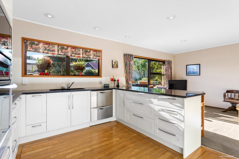 14 Manutara Avenue, Forrest Hill, Auckland - Carousel 2